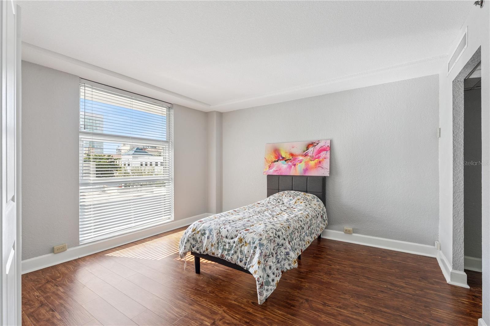 METROPOLITAN/LK EOLA - Residential