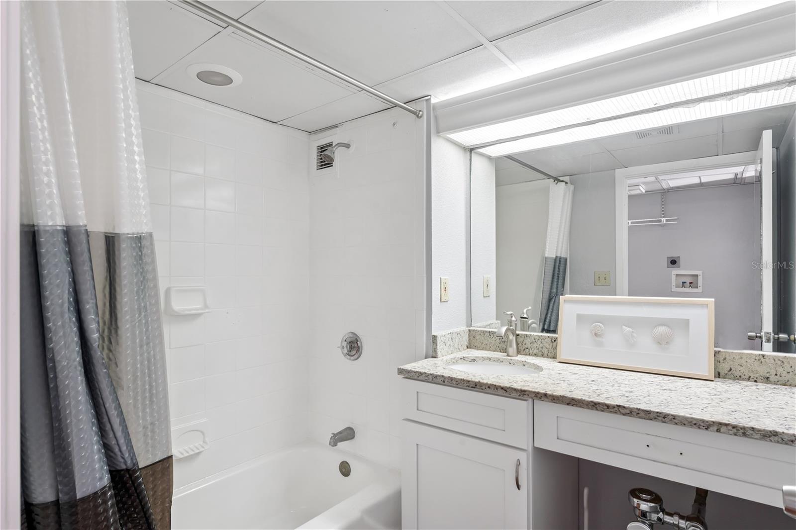 METROPOLITAN/LK EOLA - Residential