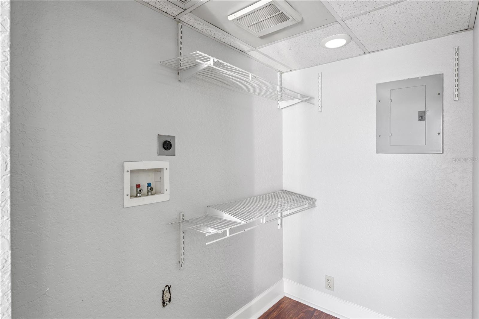 METROPOLITAN/LK EOLA - Residential