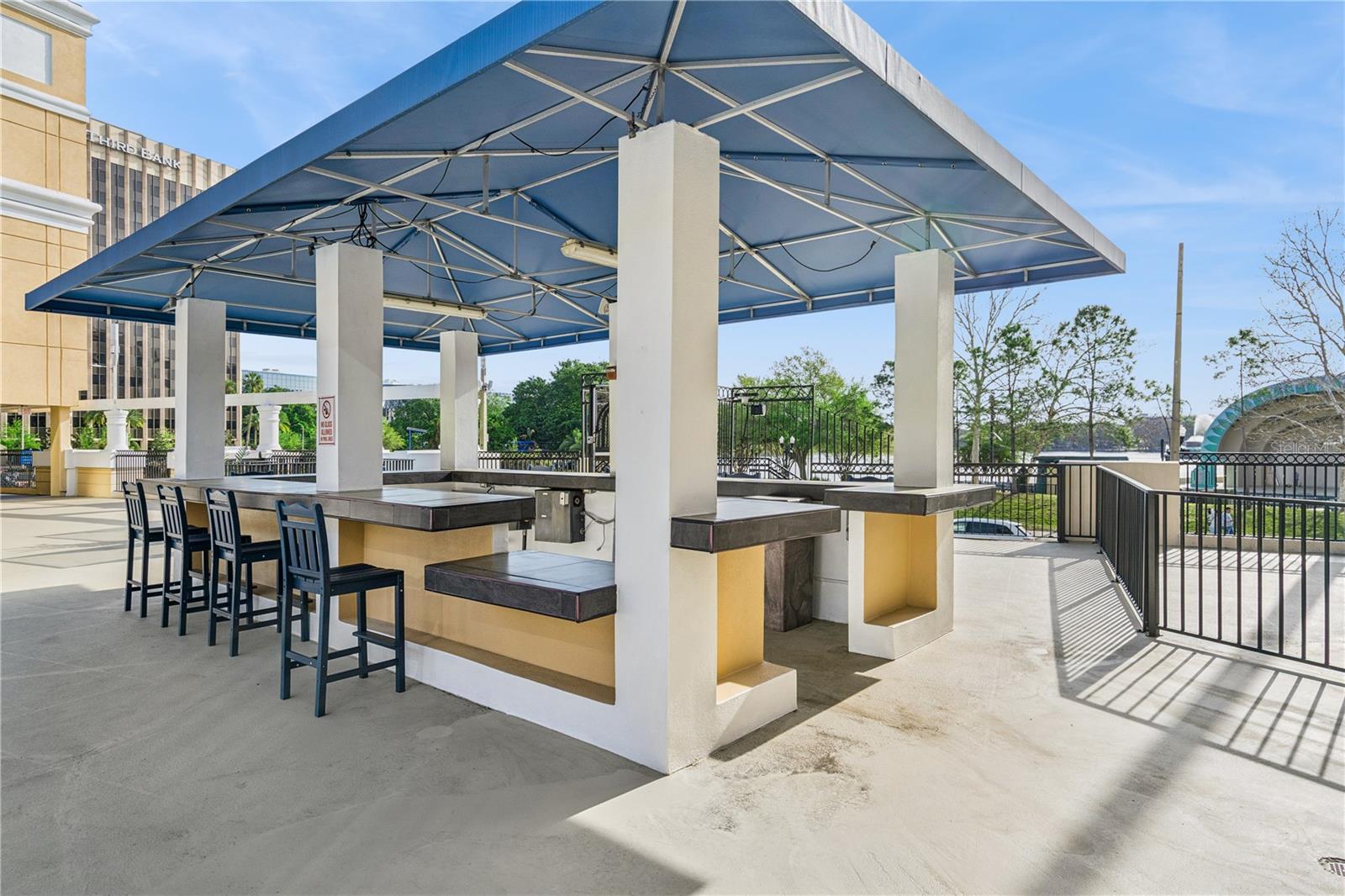 METROPOLITAN/LK EOLA - Residential