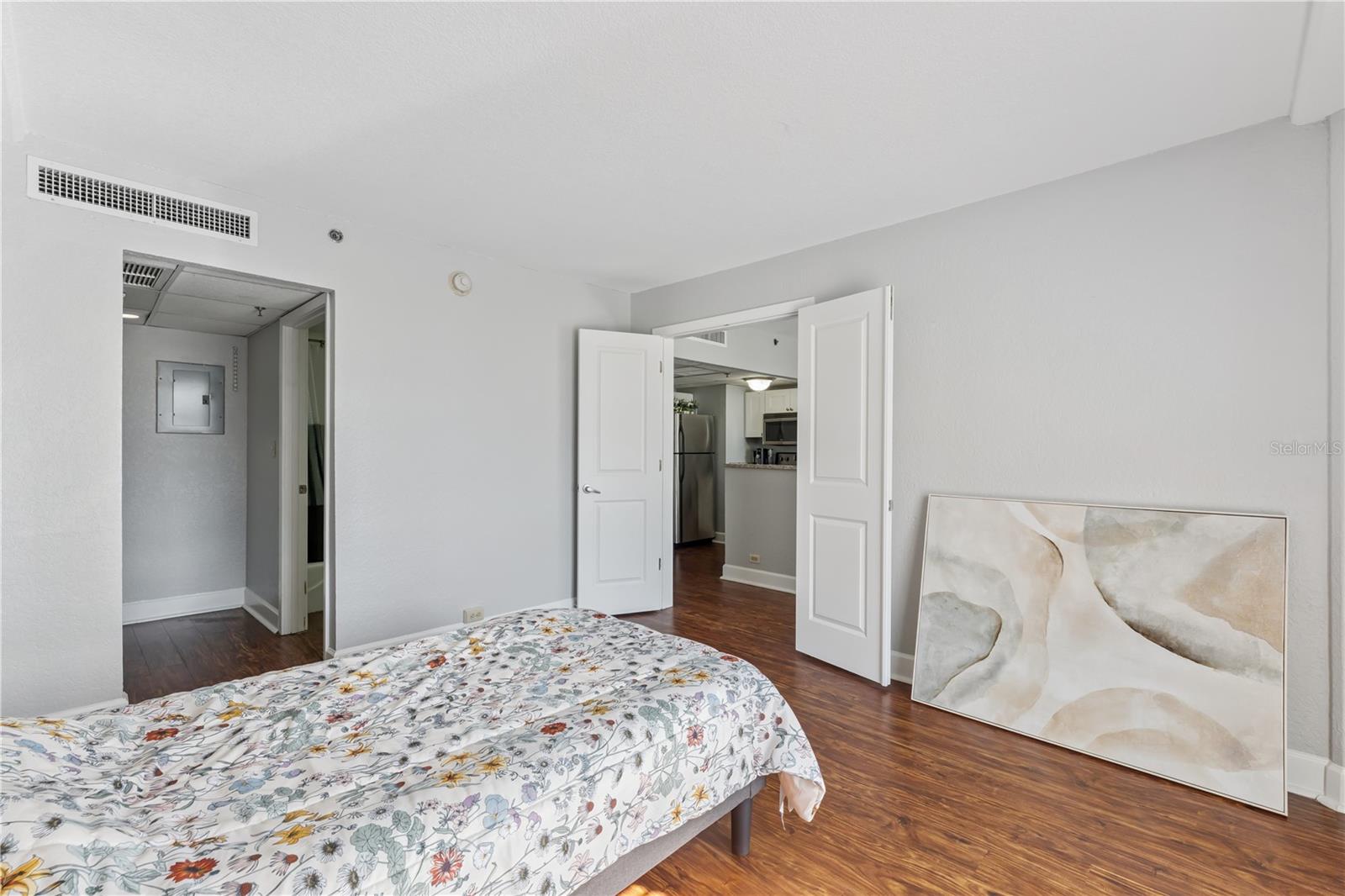 METROPOLITAN/LK EOLA - Residential