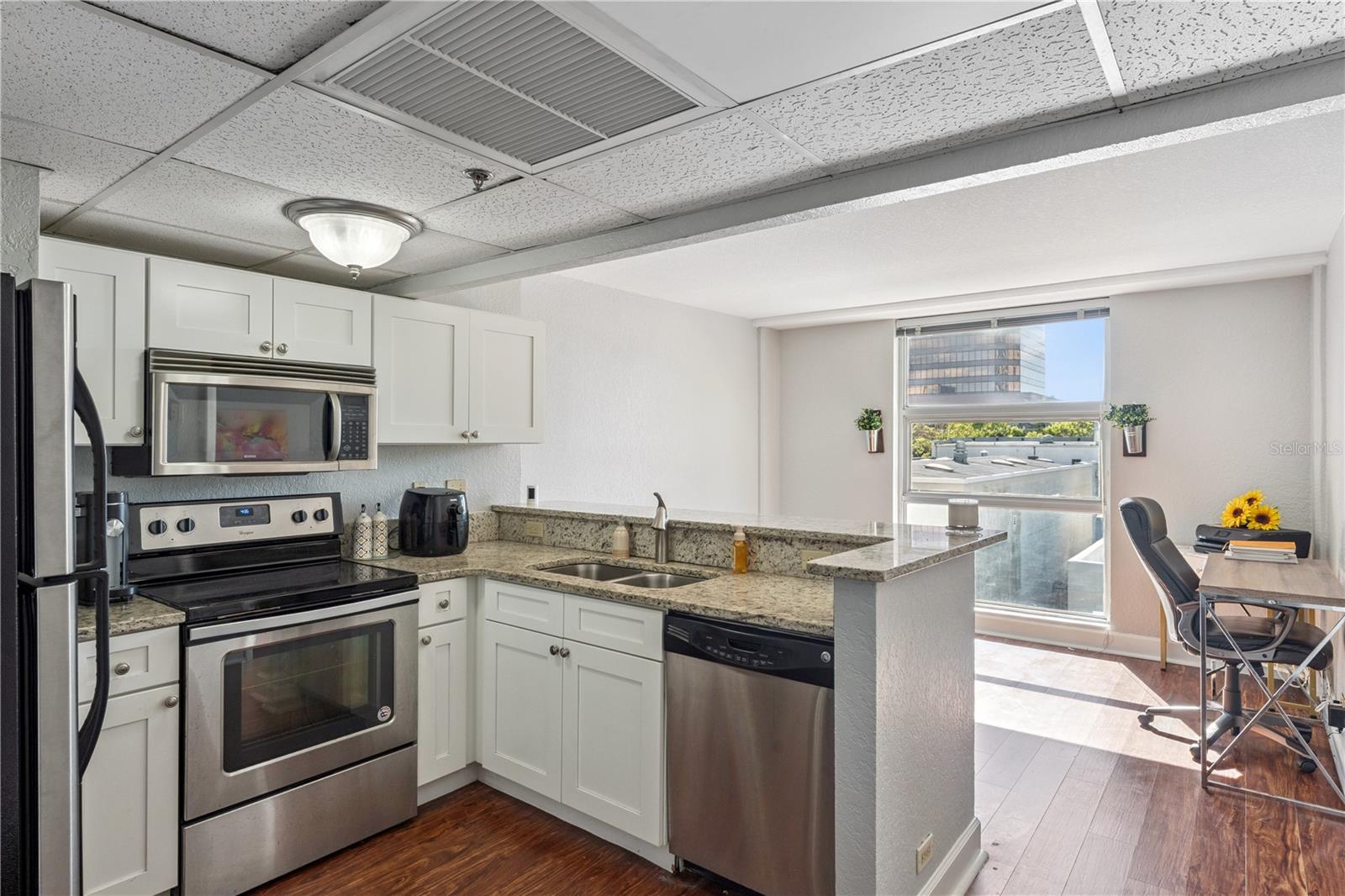 METROPOLITAN/LK EOLA - Residential