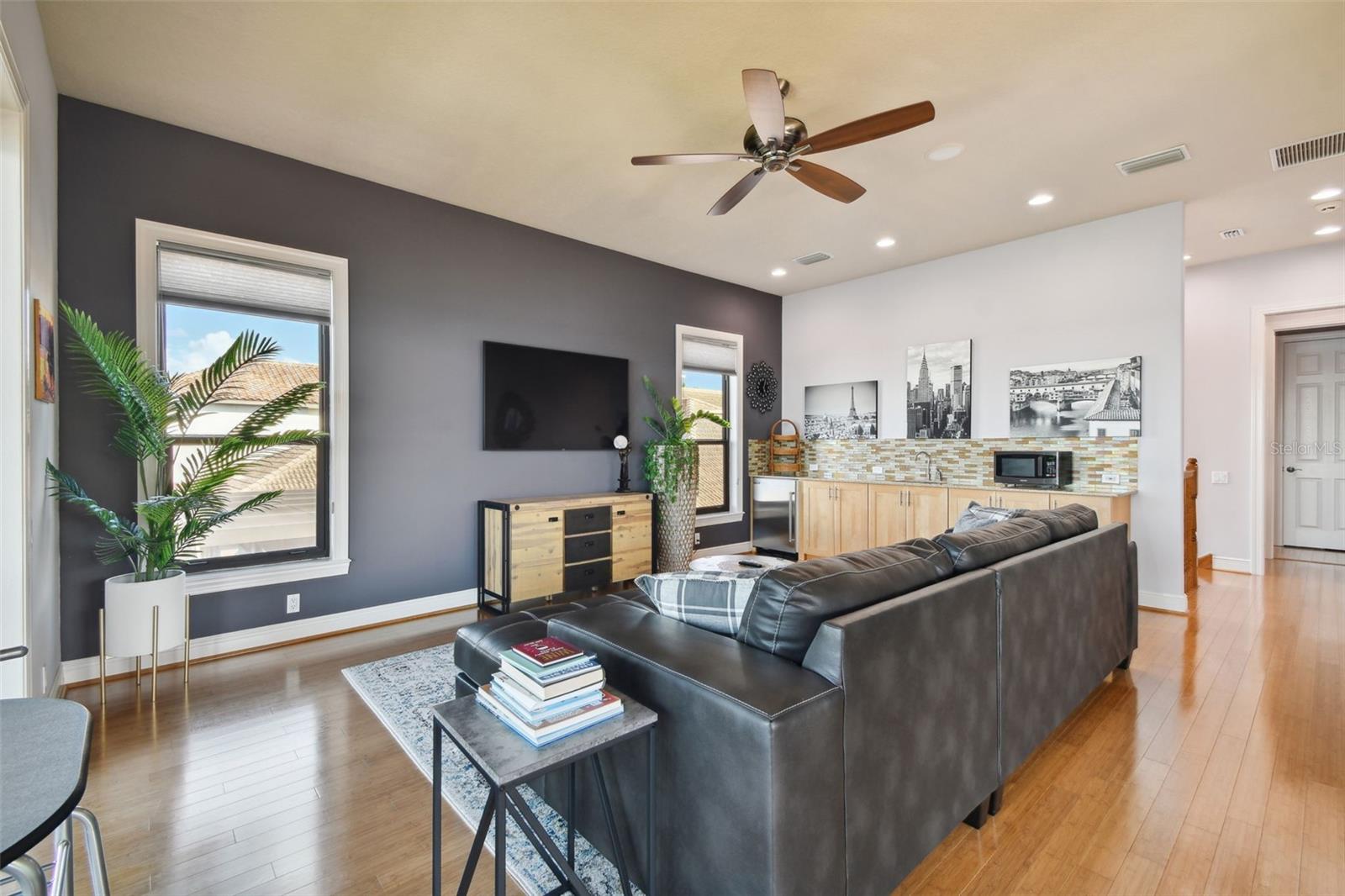 RIVERDALE - Residential