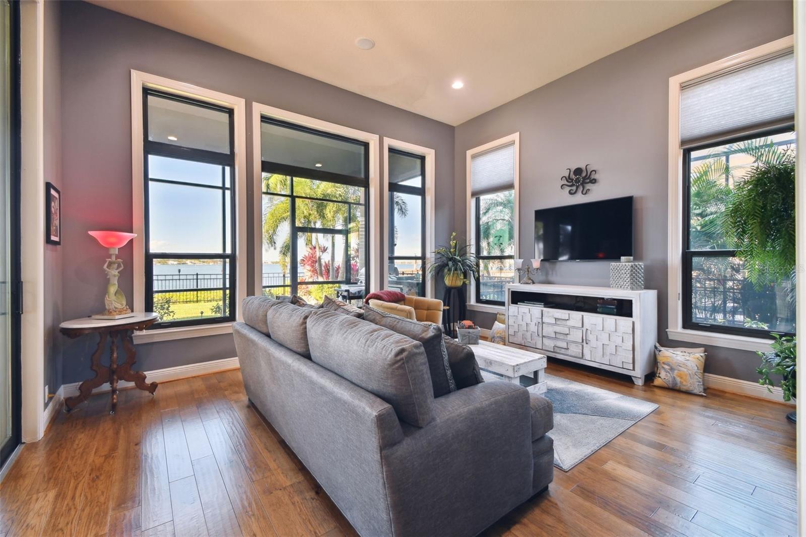 RIVERDALE - Residential