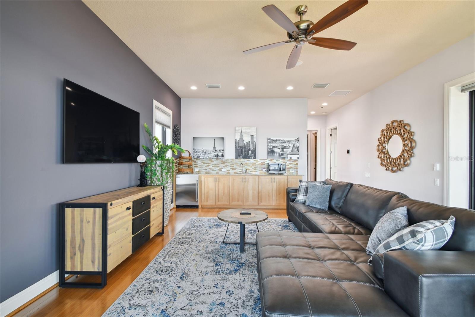 RIVERDALE - Residential