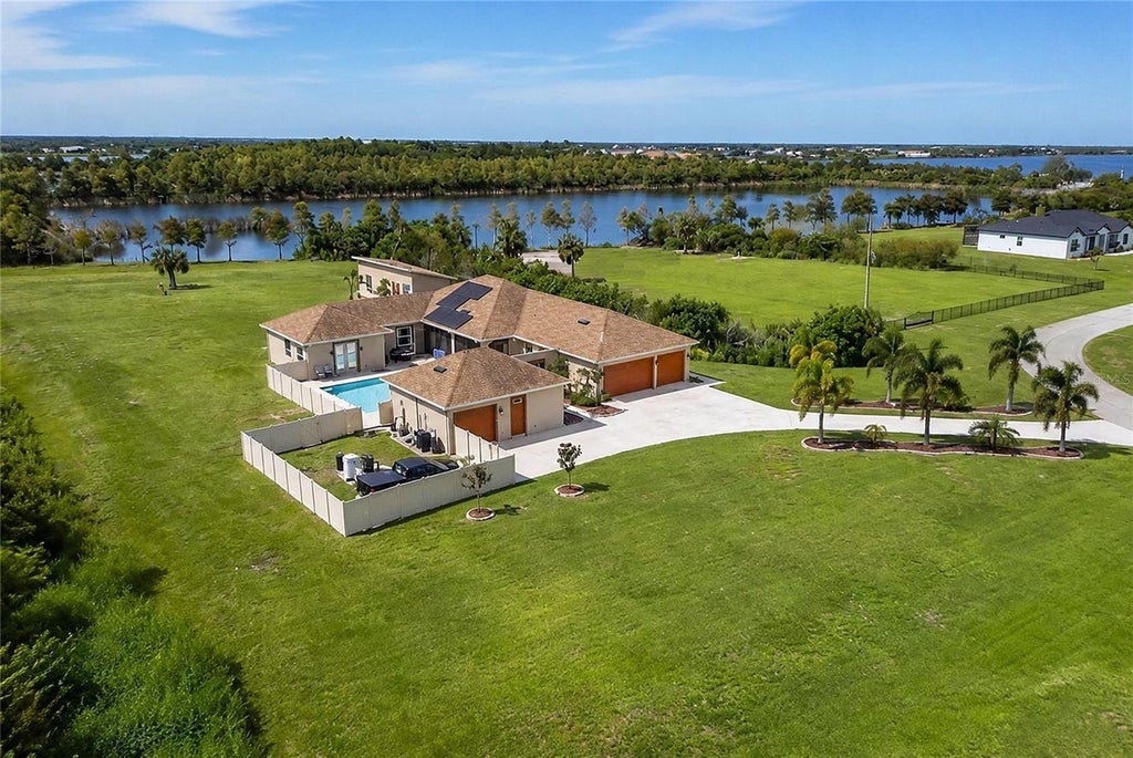 Photo of 3016 Smilodon Trail, Ruskin, FL 33570 (MLS # TB8524137)