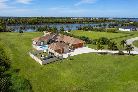 Photo of 3016 Smilodon Trail, Ruskin, FL 33570 (MLS # TB8524137)