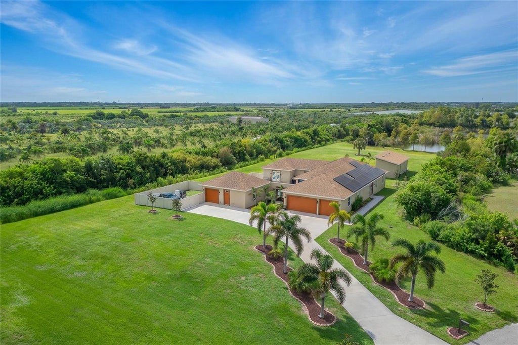 Photo of 3016 Smilodon Trail, Ruskin, FL 33570 (MLS # TB8524137)