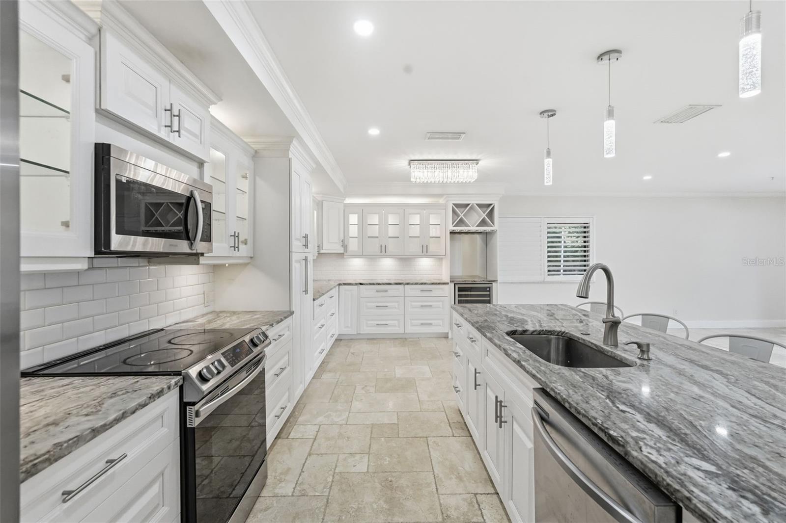 36750 US HIGHWAY 19 N 5-202