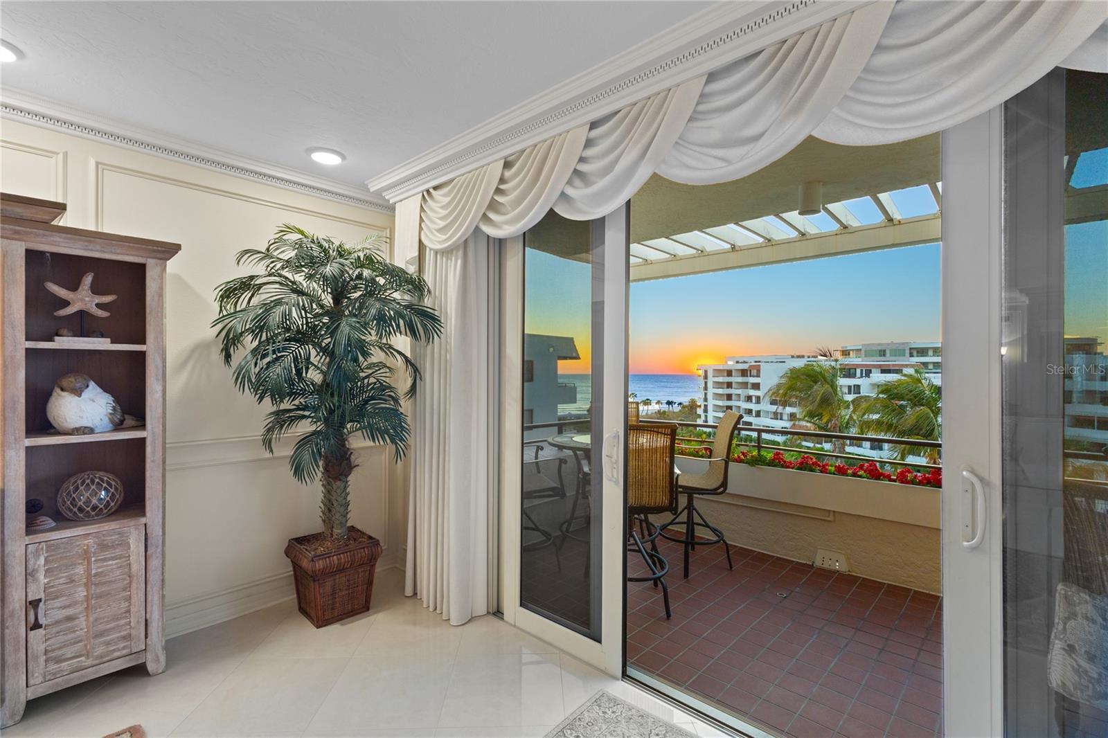 PLAYERS CLUB III - Residential