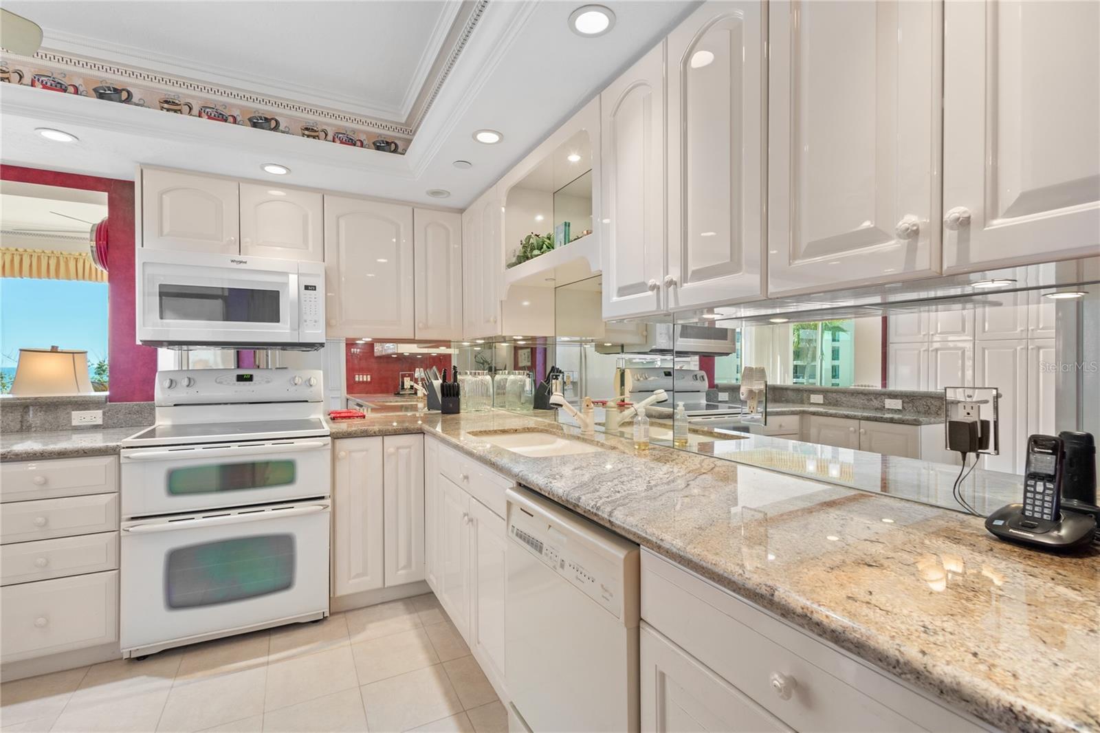 PLAYERS CLUB III - Residential