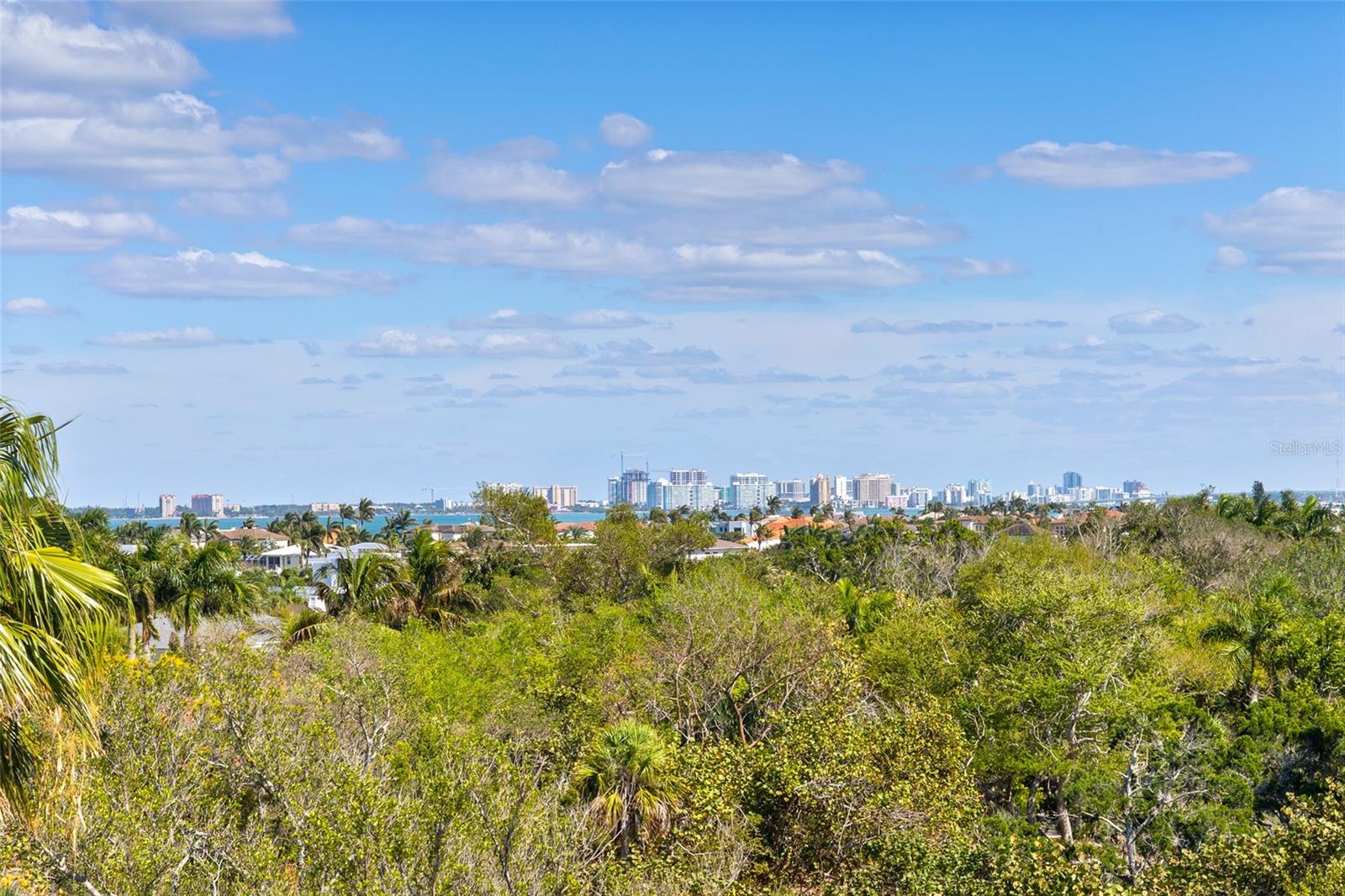 PLAYERS CLUB III - Residential