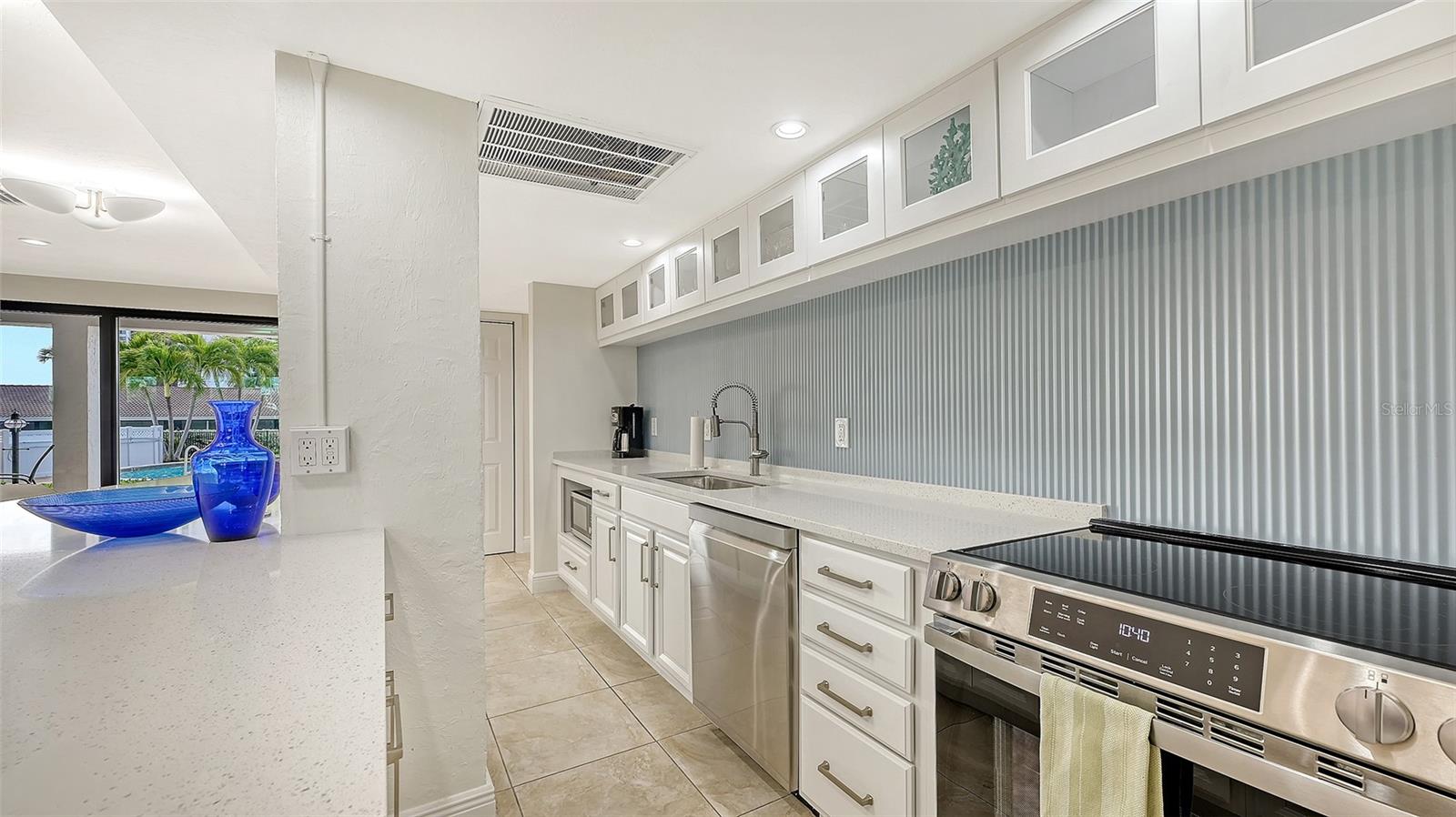 ST ARMANDS TOWERS NORTH - Residential