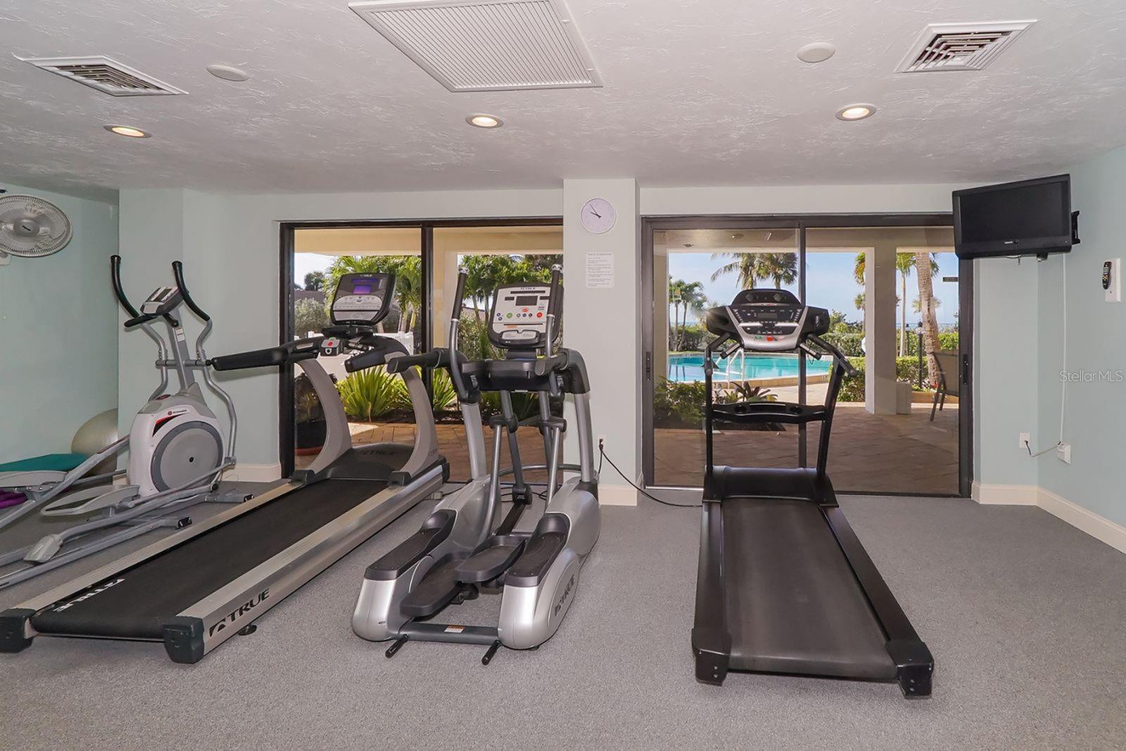 ST ARMANDS TOWERS NORTH - Residential