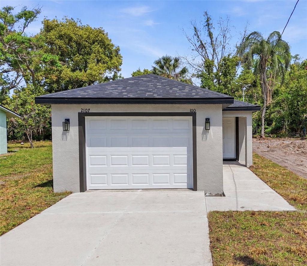 Photo of 2107 Suanee Avenue, Eustis, FL 32726 (MLS # O6396441)