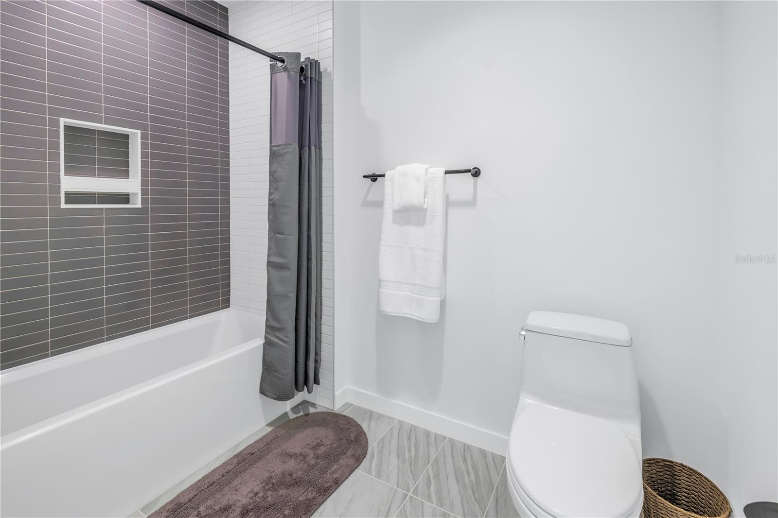 REFLECTION ST PETE - Residential Lease