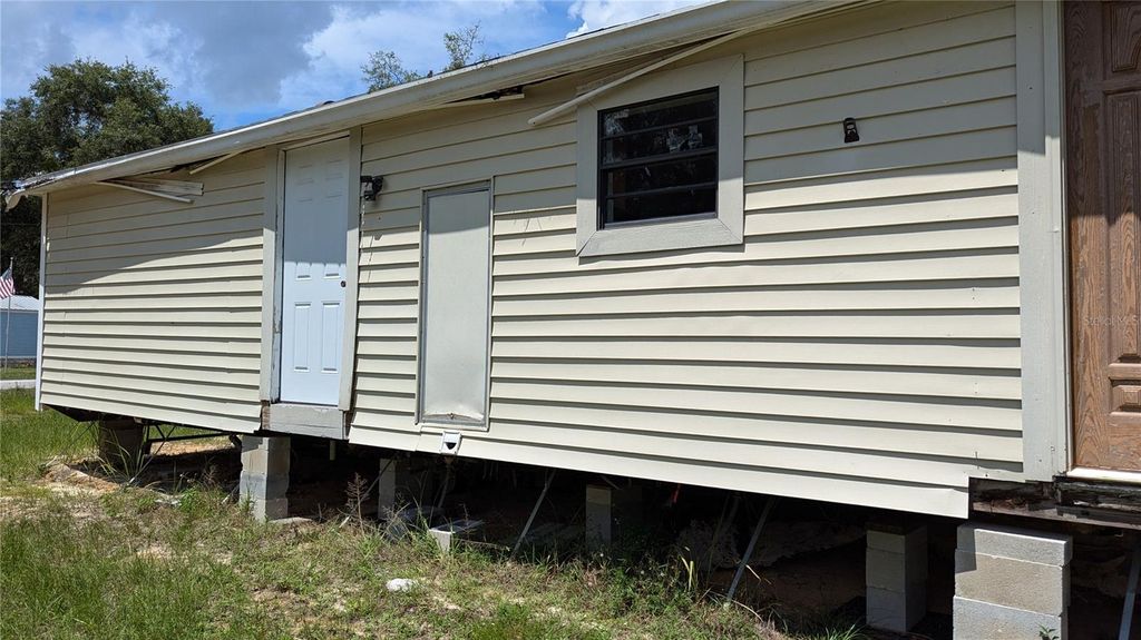 Photo of 16237 SE 58 Place, Ocklawaha, FL 32179 (MLS # OM681371)