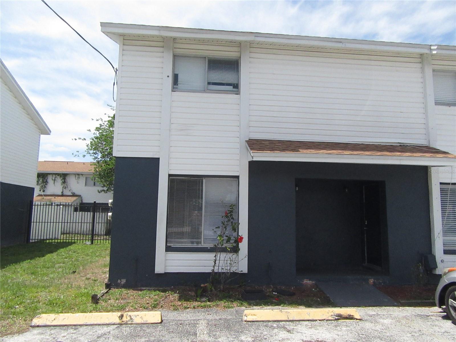 HAPSHIRE VILLAS UNREC TNHSE PLACE - Residential