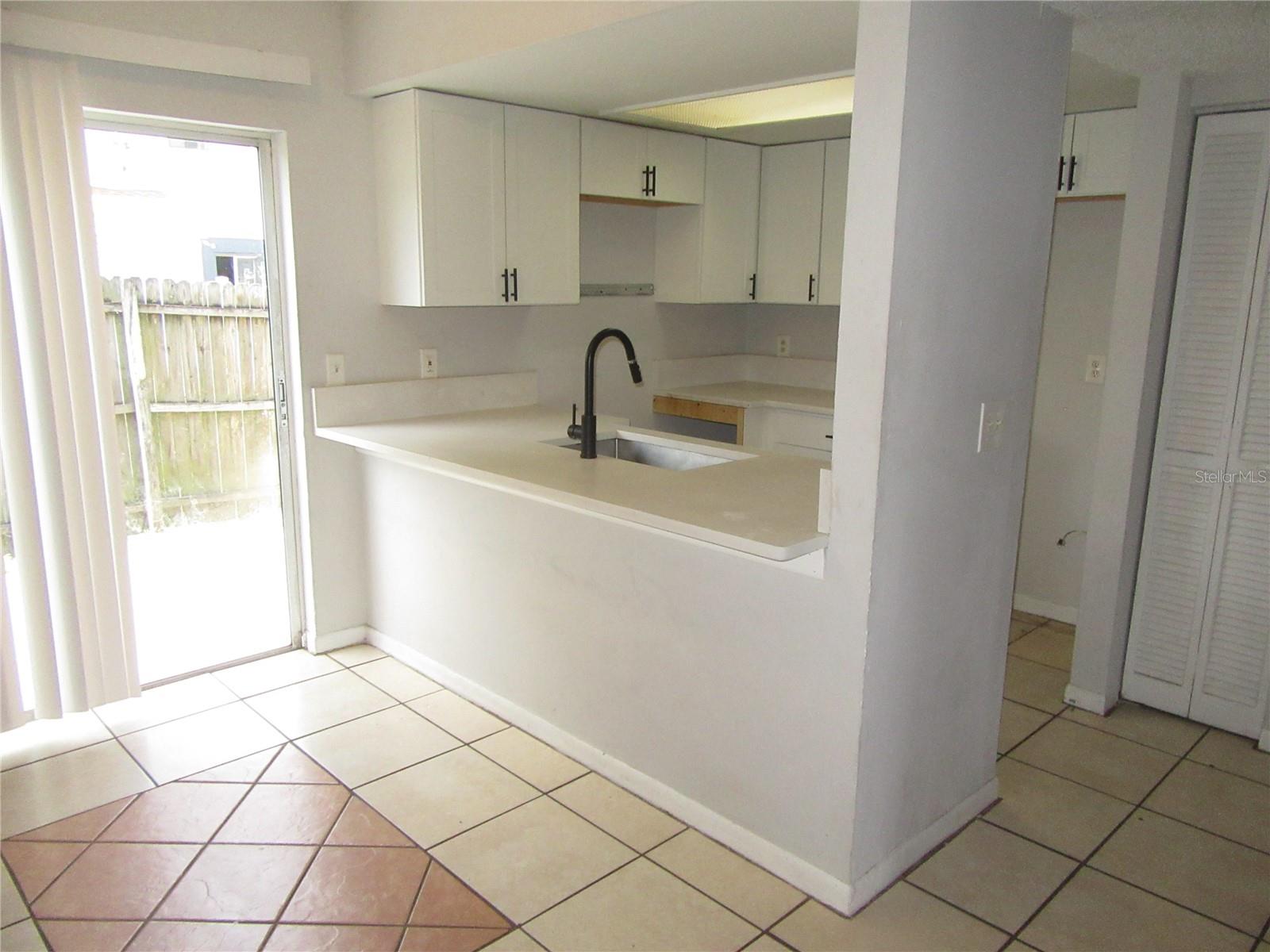 HAPSHIRE VILLAS UNREC TNHSE PLACE - Residential