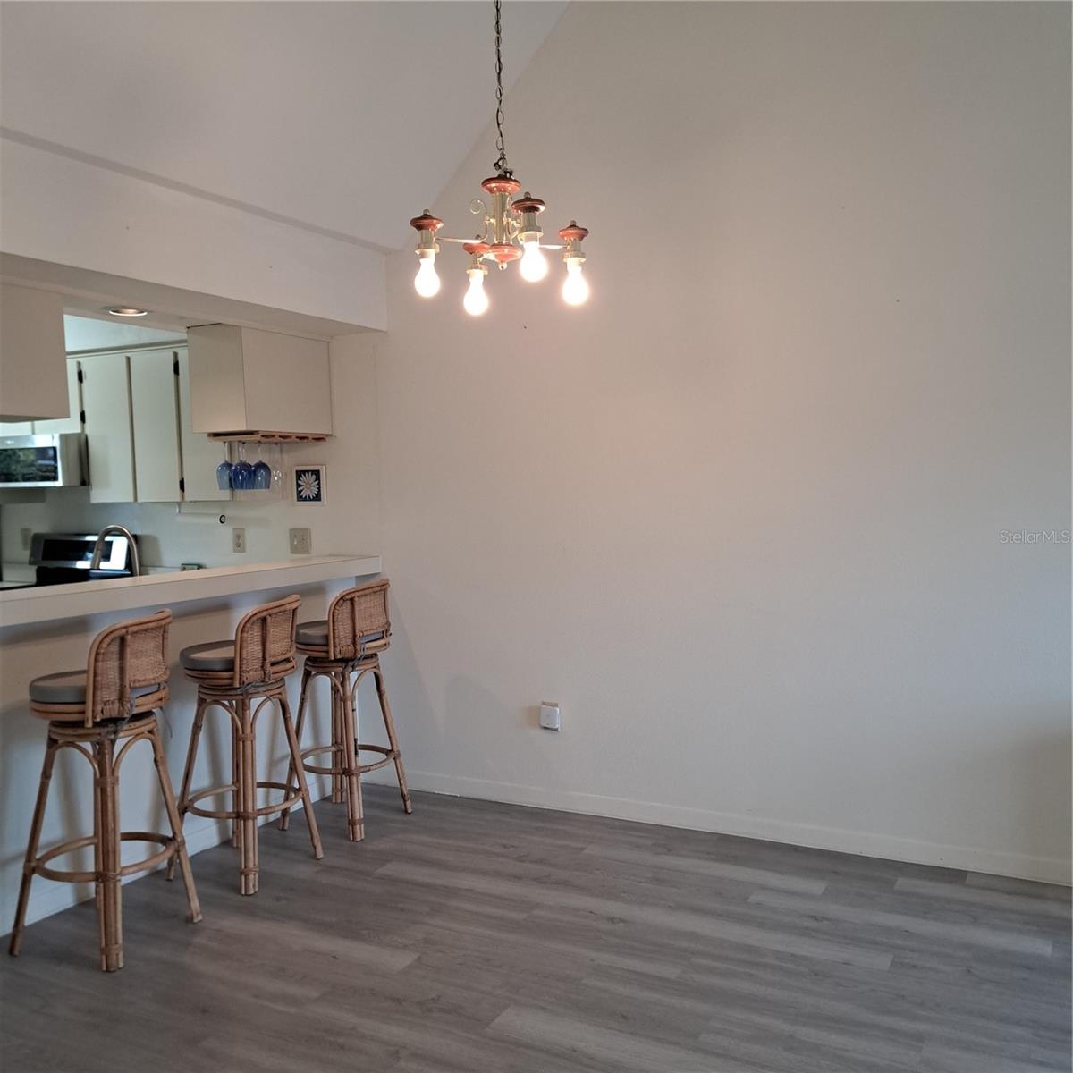 SUNNYBROOK CONDO 06 - Residential Lease