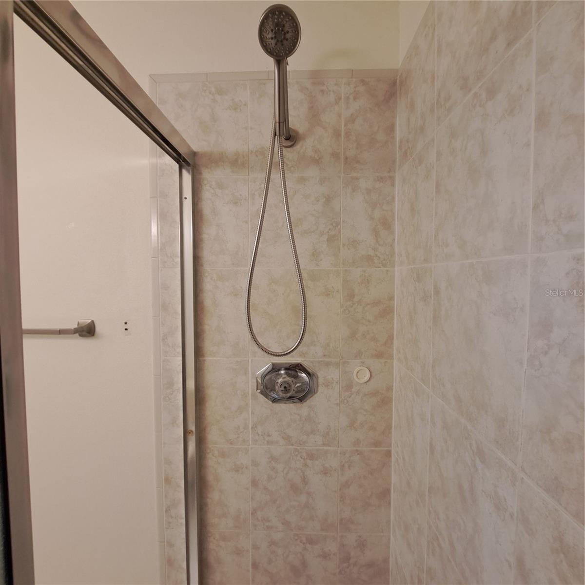 SUNNYBROOK CONDO 06 - Residential Lease