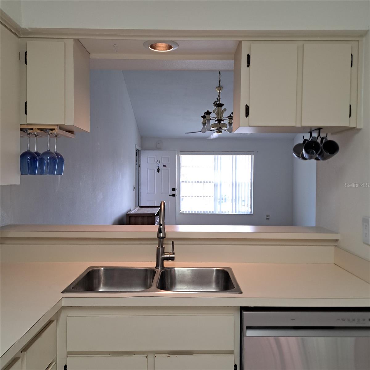 SUNNYBROOK CONDO 06 - Residential Lease