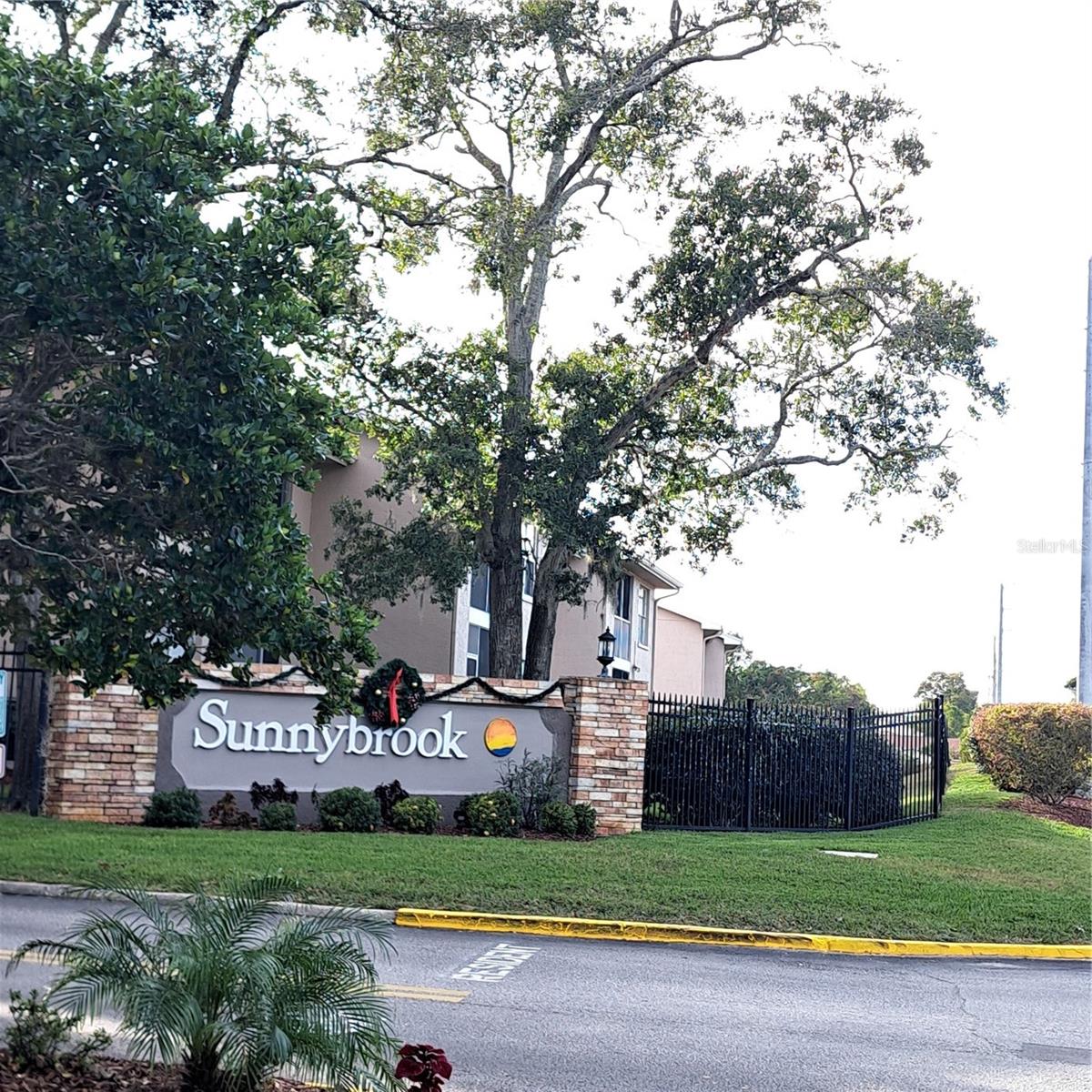 SUNNYBROOK CONDO 06 - Residential Lease