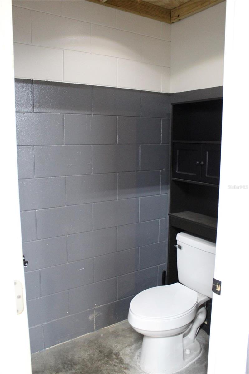 DONNA VISTA PARK - Commercial Sale