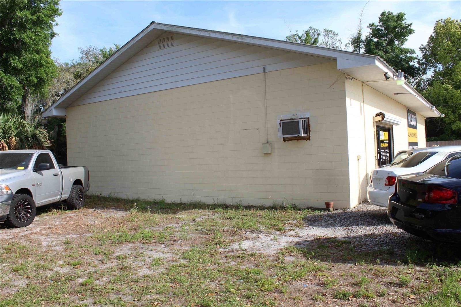 DONNA VISTA PARK - Commercial Sale