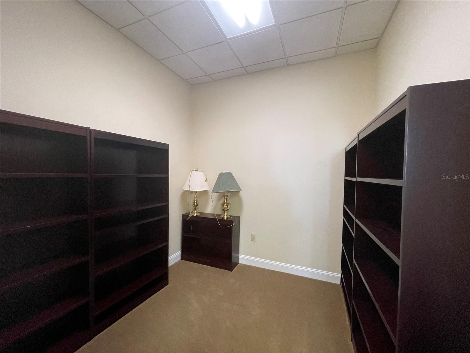 TAVARES - Commercial Lease