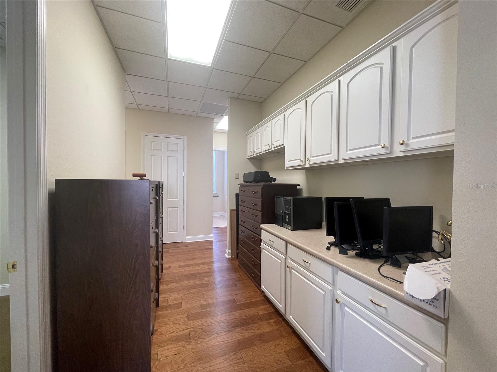 TAVARES - Commercial Lease