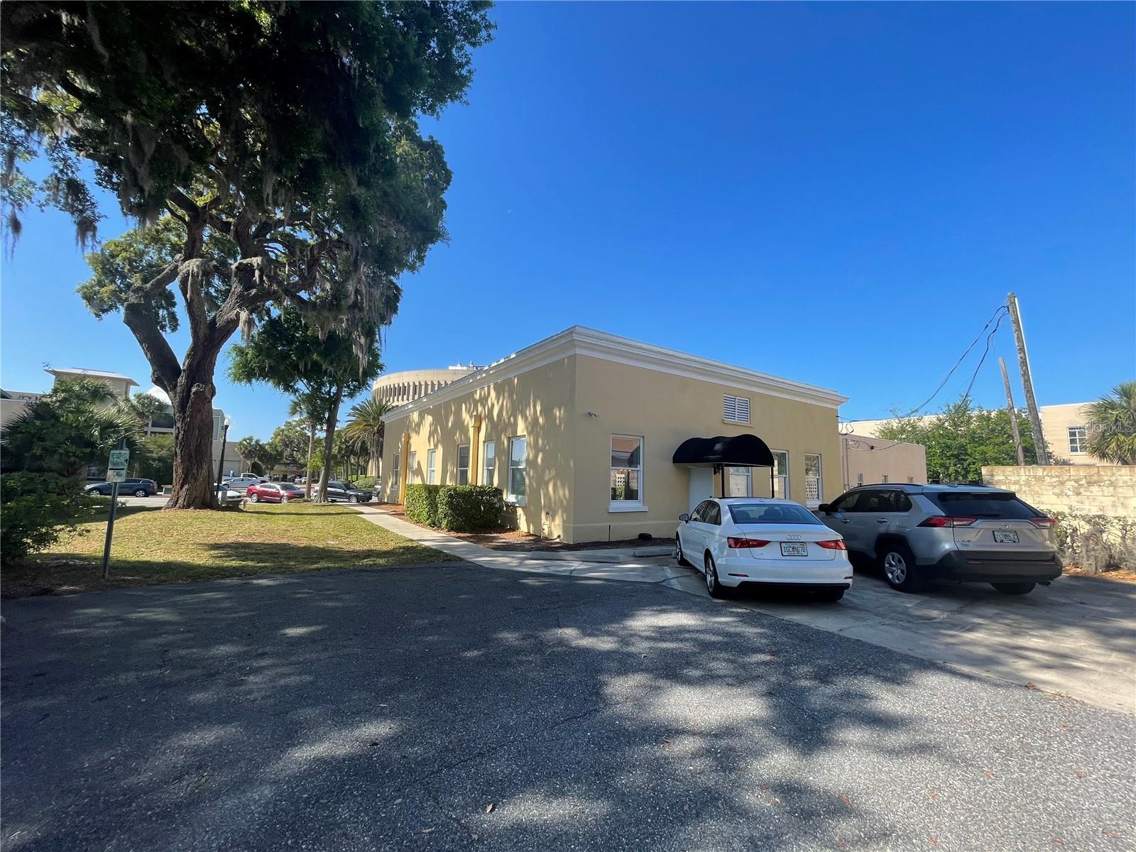 TAVARES - Commercial Lease