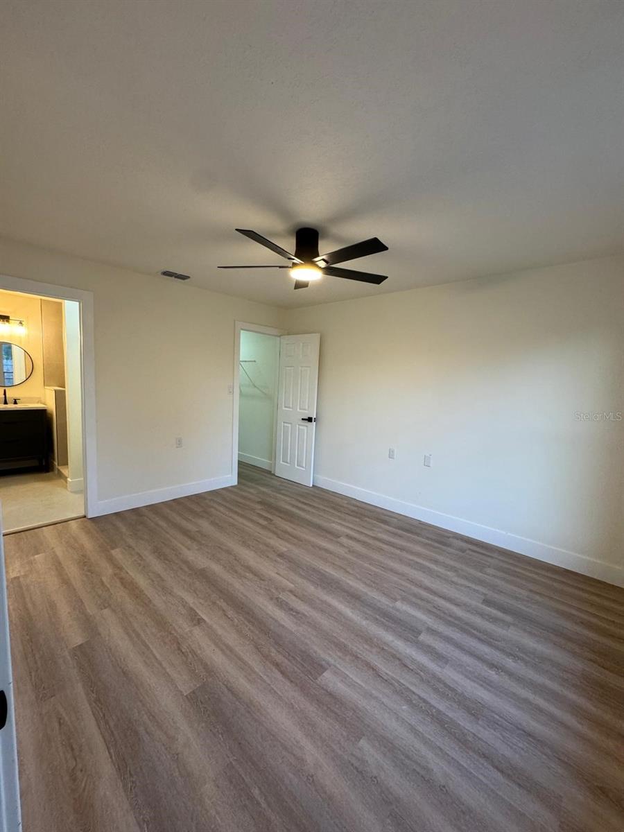 1049 CLOVERCREST ROAD