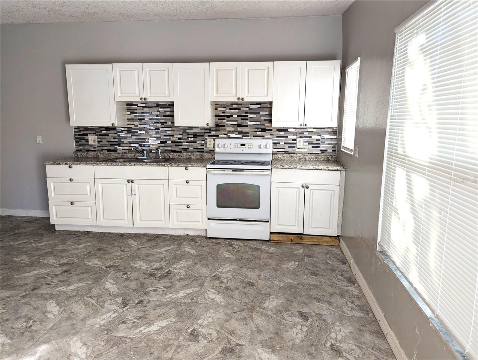 8713 N MANDARINE PLACE