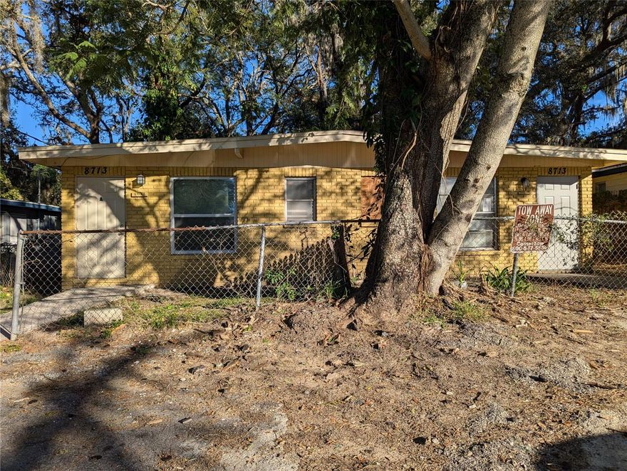 Recently remodeled duplex located in Temple Terrace. Easy access to the bus lines, shopping and entertainment. Each unit has 2 bedrooms and 1 bathroom and the tenants are responsible for their own utilities.