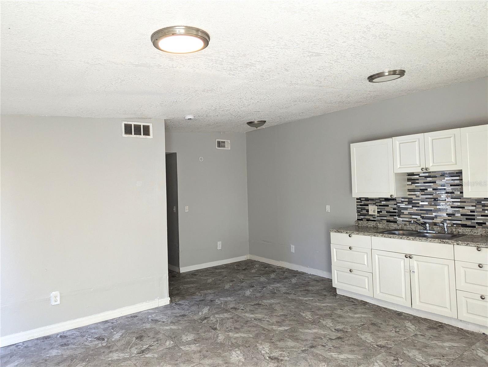 8713 N MANDARINE PLACE