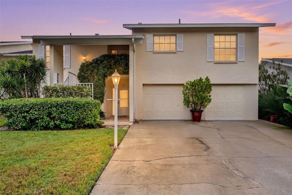 Photo of 7283 Eleanor Circle, Sarasota, FL 34243 (MLS # A4705601)