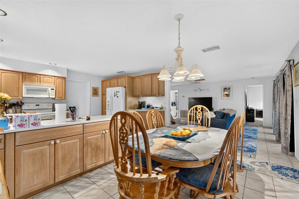 Photo of 7283 Eleanor Circle, Sarasota, FL 34243 (MLS # A4705601)