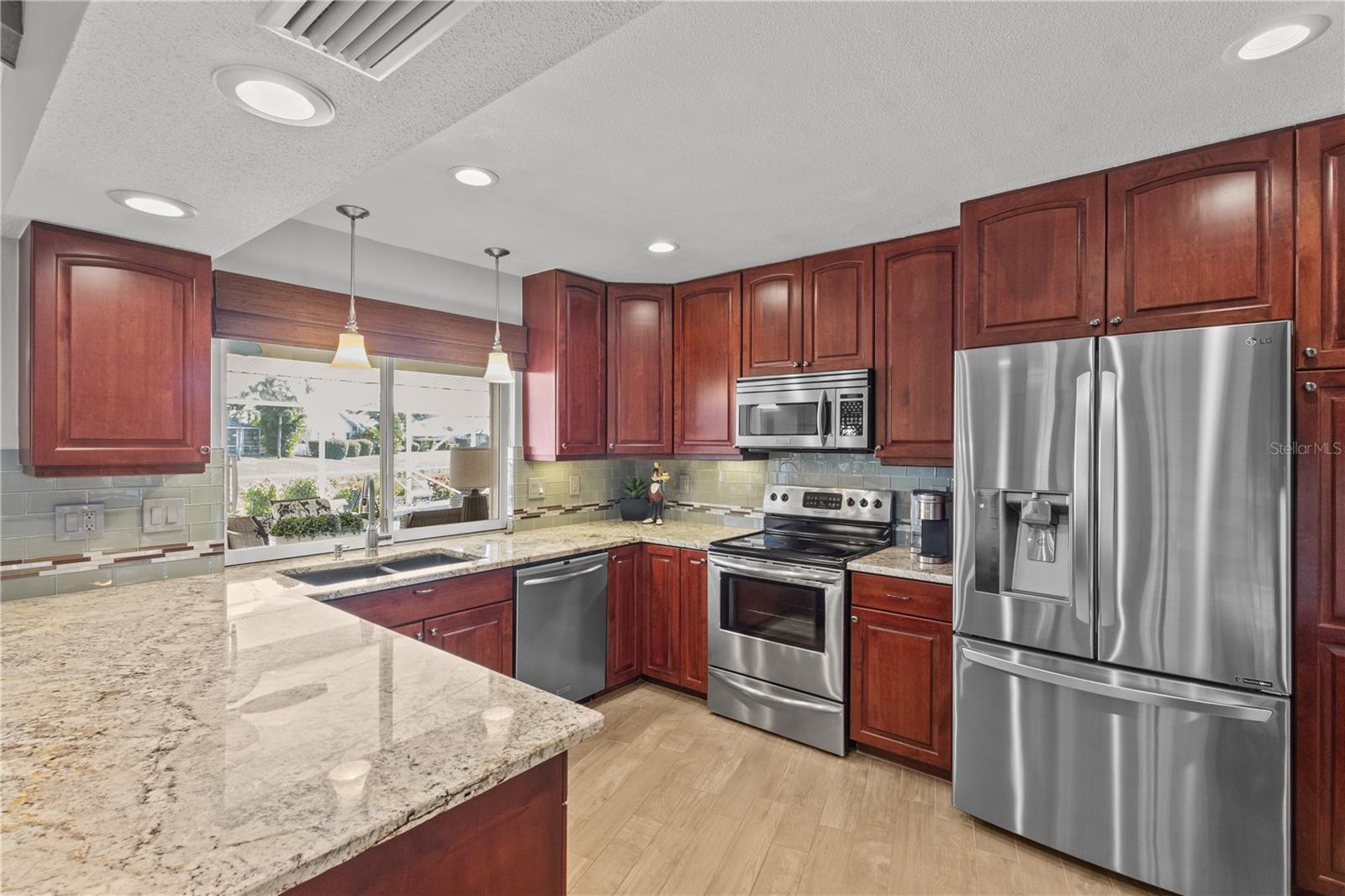 PLANTATION LAKES - Residential