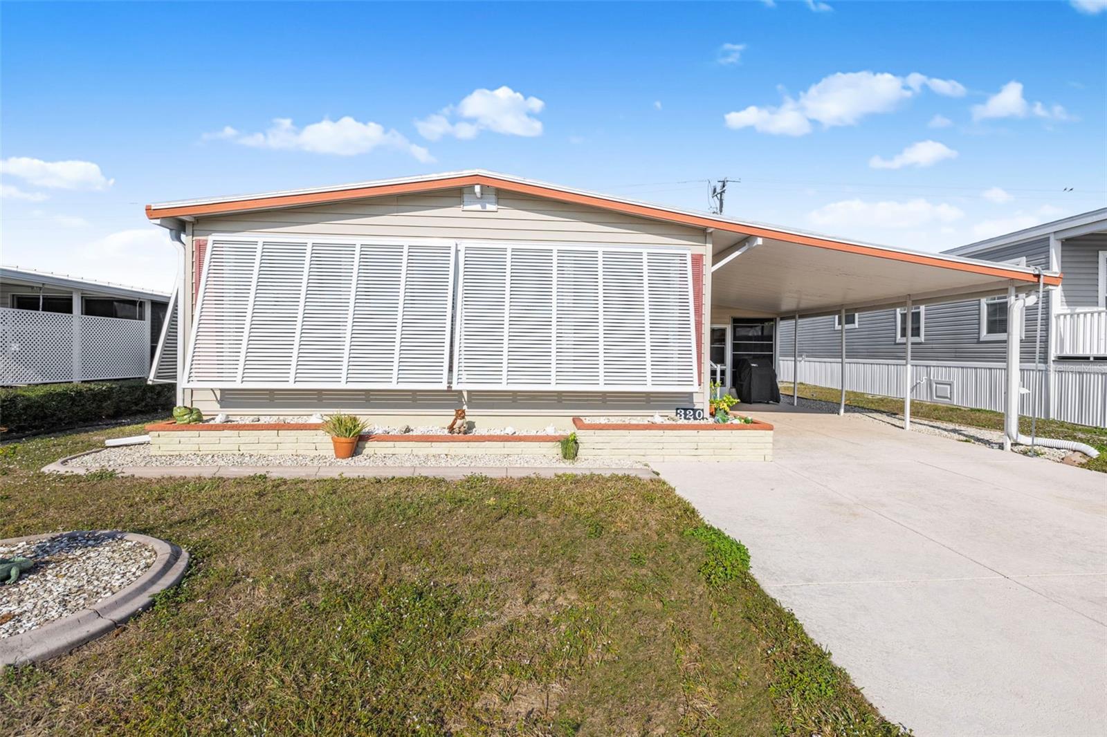 LA CASA MHP CO-OP - Residential