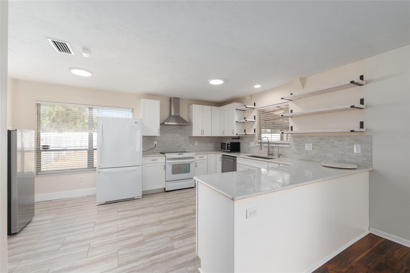 PRAIRIE POINTE - Residential