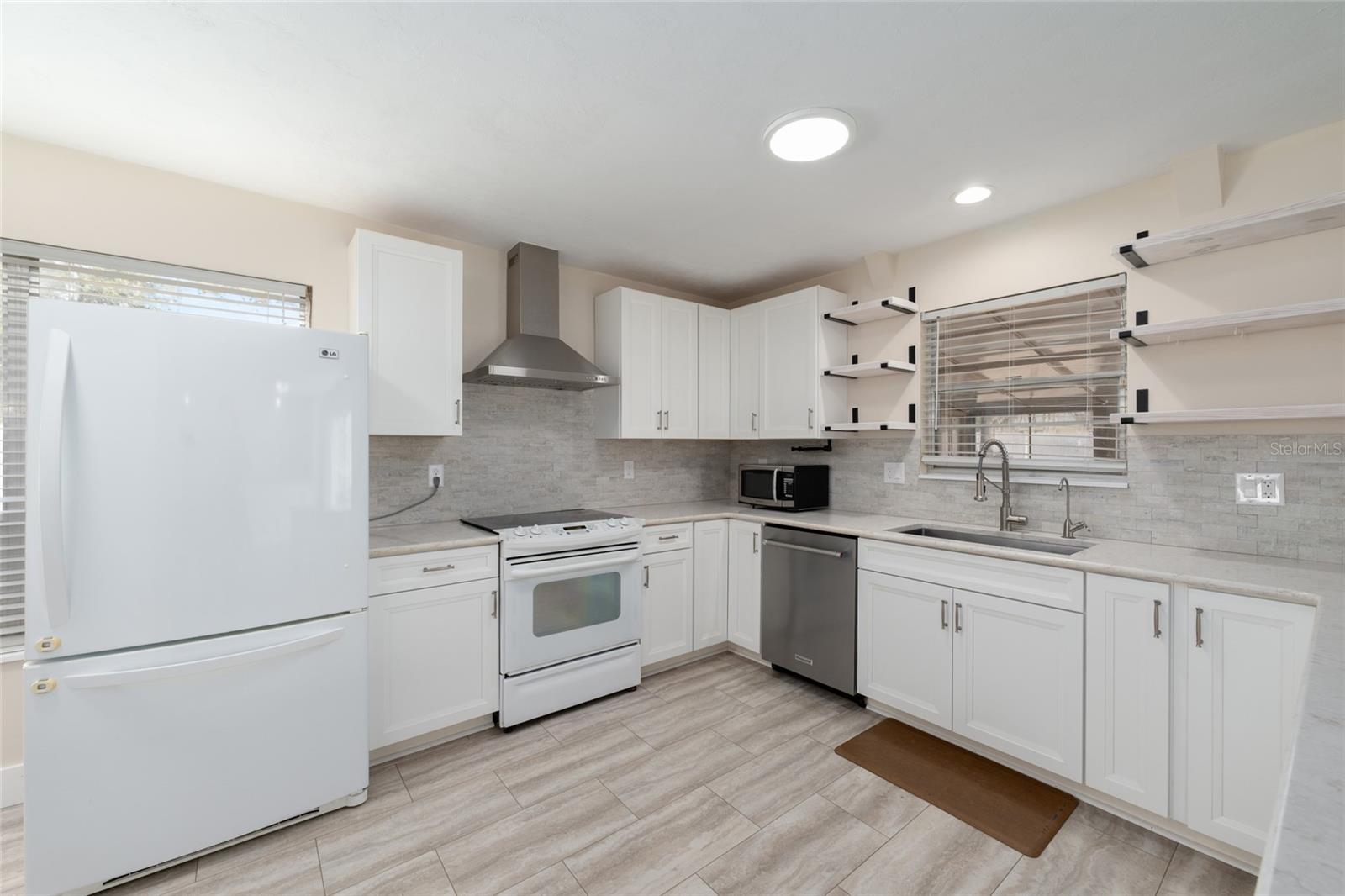 PRAIRIE POINTE - Residential