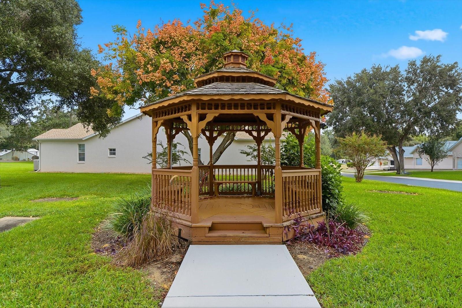 ROYAL OAKS FIRST ADD - Residential