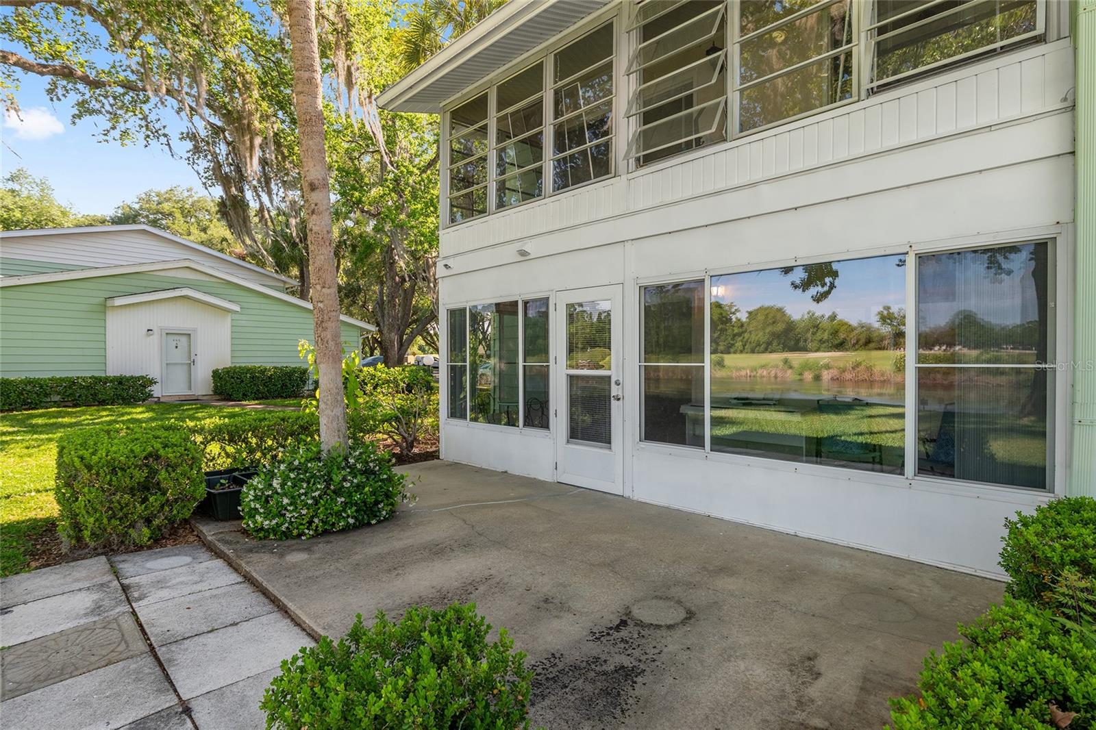 LIVE OAK VLG - Residential