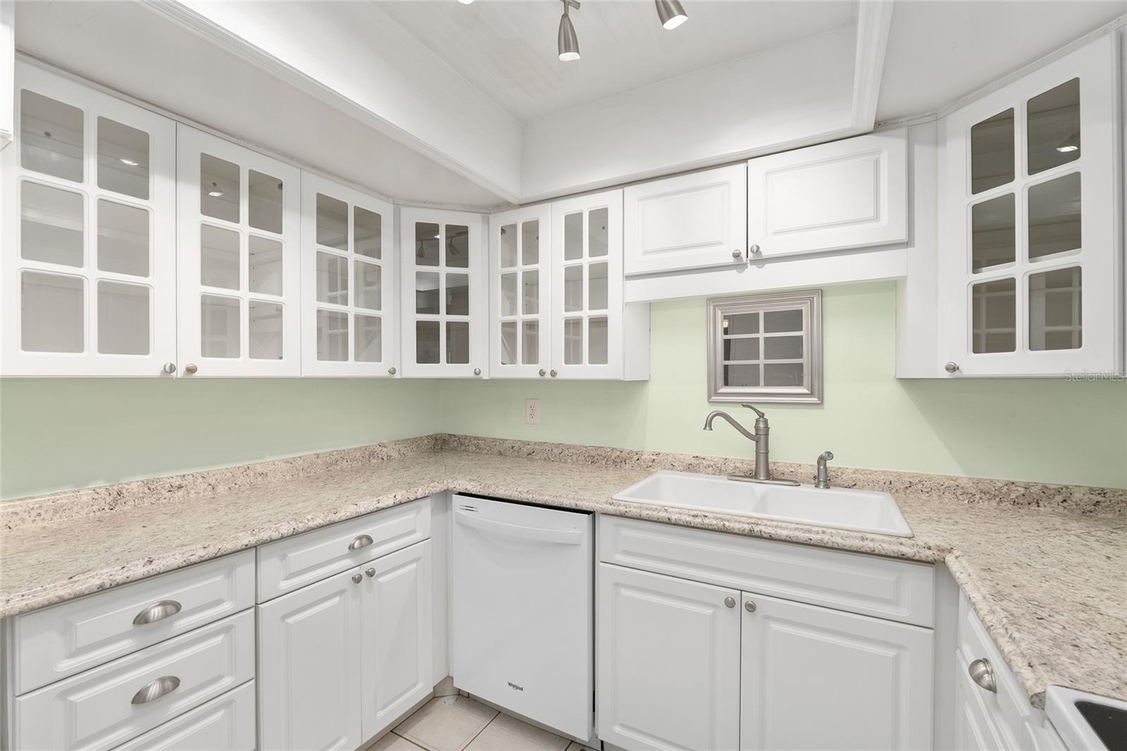 LIVE OAK VLG - Residential