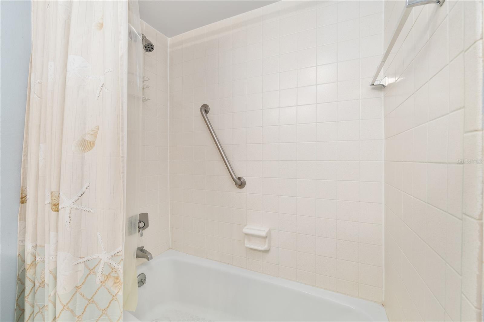 LIVE OAK VLG - Residential