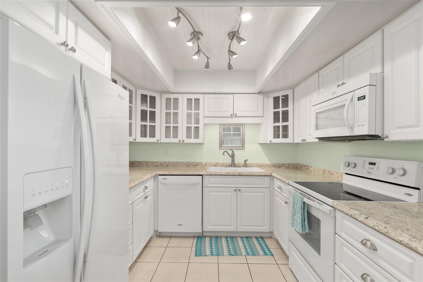 LIVE OAK VLG - Residential