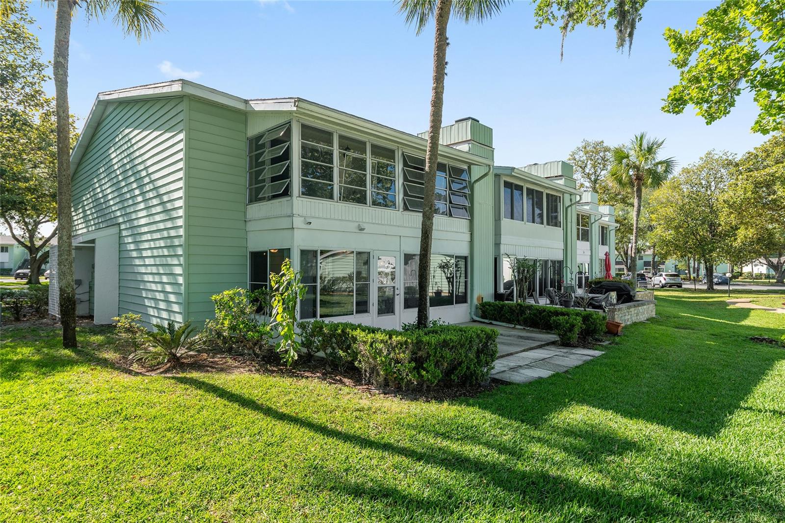 LIVE OAK VLG - Residential