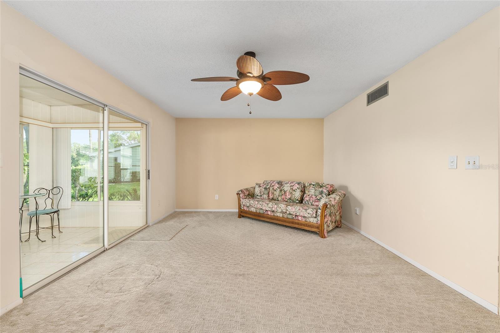 LIVE OAK VLG - Residential