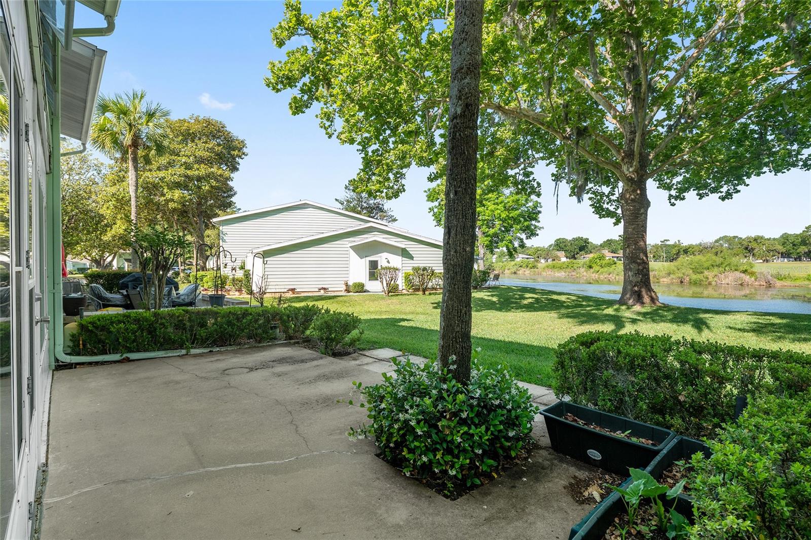 LIVE OAK VLG - Residential